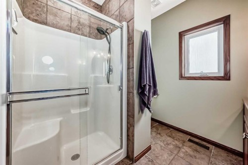 123 Parkmere Court, Chestermere, AB - Indoor Photo Showing Bathroom