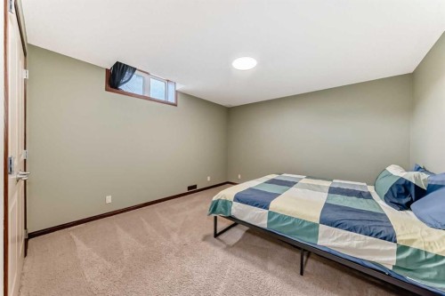 123 Parkmere Court, Chestermere, AB - Indoor Photo Showing Bedroom