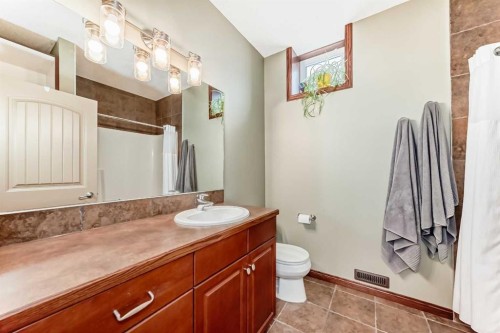 123 Parkmere Court, Chestermere, AB - Indoor Photo Showing Bathroom