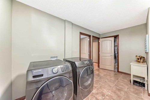 123 Parkmere Court, Chestermere, AB - Indoor Photo Showing Laundry Room