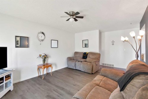 4417 55 Avenue, Olds, AB - Indoor Photo Showing Living Room