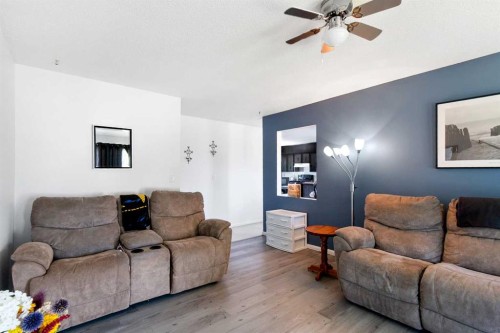 4417 55 Avenue, Olds, AB - Indoor Photo Showing Living Room