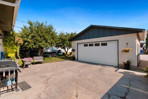 4417 55 Avenue, Olds, AB - Outdoor With Exterior
