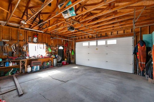 4417 55 Avenue, Olds, AB - Indoor Photo Showing Garage