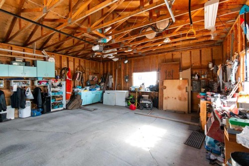 4417 55 Avenue, Olds, AB - Indoor Photo Showing Garage
