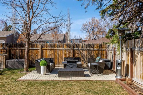 4716 26 Avenue Sw, Calgary, AB - Outdoor With Backyard