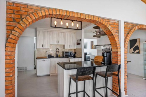 4716 26 Avenue Sw, Calgary, AB - Indoor Photo Showing Kitchen