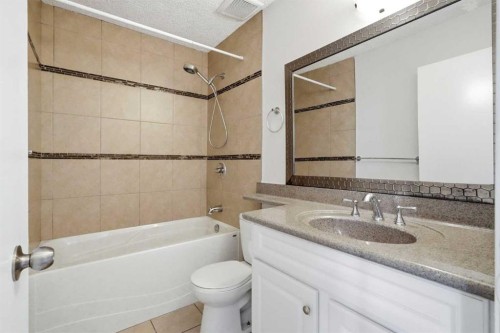 3405 35 Avenue Se, Calgary, AB - Indoor Photo Showing Bathroom