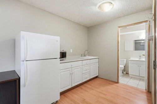 3405 35 Avenue Se, Calgary, AB - Indoor Photo Showing Other Room