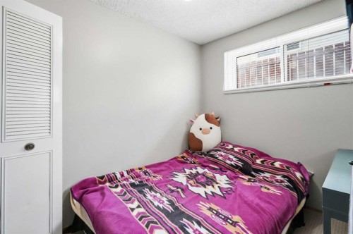 3405 35 Avenue Se, Calgary, AB - Indoor Photo Showing Bedroom