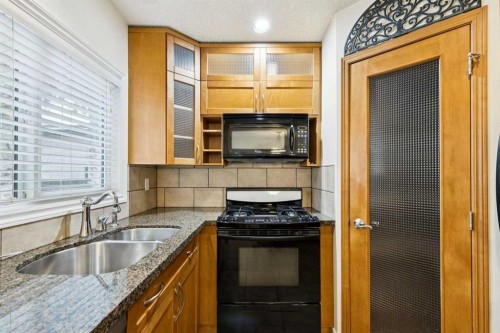 7615 36 Avenue Nw, Calgary, AB - Indoor Photo Showing Kitchen With Double Sink