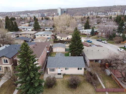 7615 36 Avenue Nw, Calgary, AB - Outdoor With View