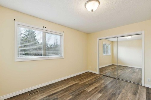 7615 36 Avenue Nw, Calgary, AB - Indoor Photo Showing Other Room