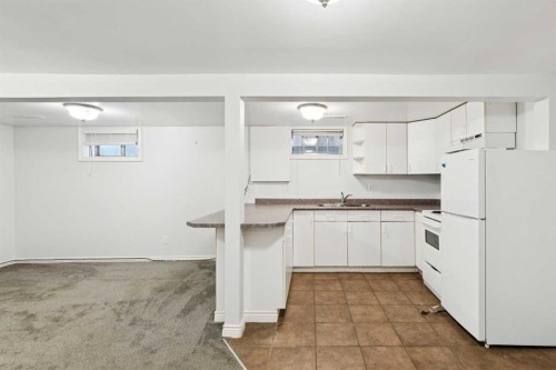 7615 36 Avenue Nw, Calgary, AB - Indoor Photo Showing Kitchen With Double Sink