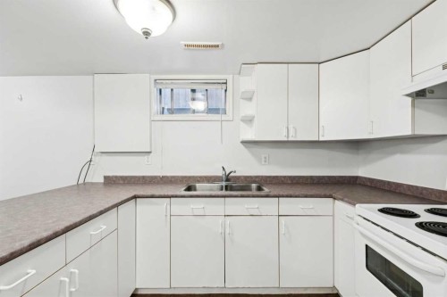 7615 36 Avenue Nw, Calgary, AB - Indoor Photo Showing Kitchen With Double Sink