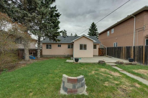 7615 36 Avenue Nw, Calgary, AB - Outdoor With Exterior