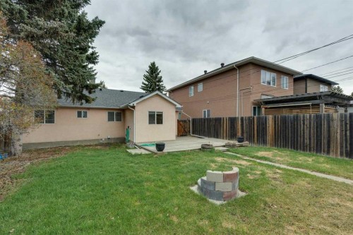 7615 36 Avenue Nw, Calgary, AB - Outdoor