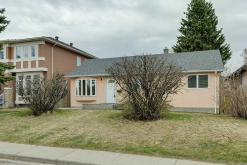 7615 36 Avenue Nw, Calgary, AB - Outdoor