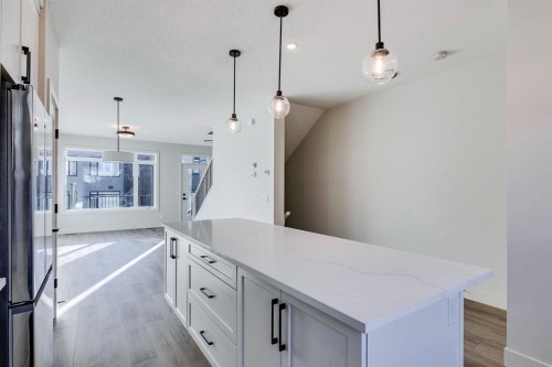 85 Royal Elm Green Nw, Calgary, AB - Indoor Photo Showing Kitchen