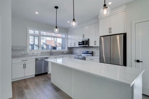 85 Royal Elm Green Nw, Calgary, AB - Indoor Photo Showing Kitchen With Upgraded Kitchen