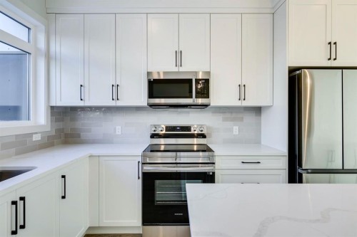 85 Royal Elm Green Nw, Calgary, AB - Indoor Photo Showing Kitchen