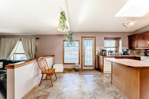 402 Citadel Hills Circle Nw, Calgary, AB - Indoor Photo Showing Kitchen