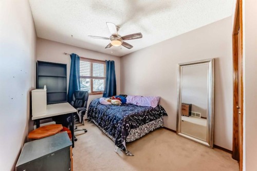 402 Citadel Hills Circle Nw, Calgary, AB - Indoor Photo Showing Bedroom