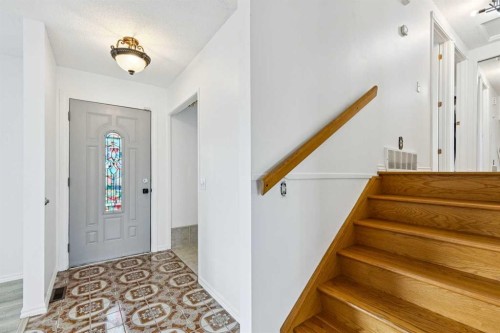 12 Huntwick Way Ne, Calgary, AB - Indoor Photo Showing Other Room