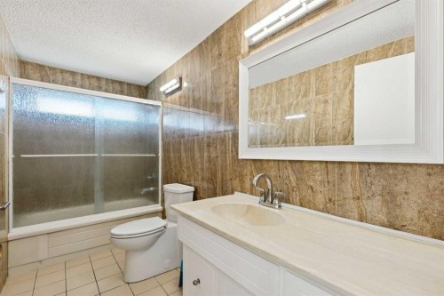 12 Huntwick Way Ne, Calgary, AB - Indoor Photo Showing Bathroom