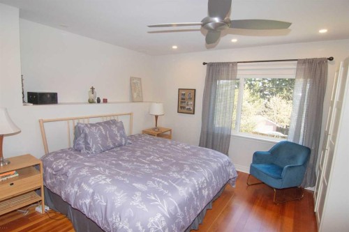 1616 Summer Street Sw, Calgary, AB - Indoor Photo Showing Bedroom