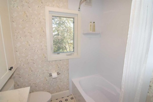 1616 Summer Street Sw, Calgary, AB - Indoor Photo Showing Other Room