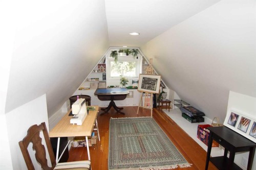 1616 Summer Street Sw, Calgary, AB - Indoor Photo Showing Other Room