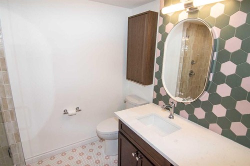 1616 Summer Street Sw, Calgary, AB - Indoor Photo Showing Bathroom