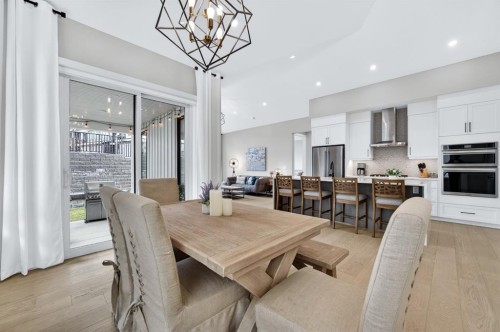 46 Crestridge Bay Sw, Calgary, AB - Indoor Photo Showing Dining Room