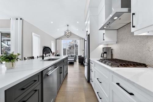 46 Crestridge Bay Sw, Calgary, AB - Indoor Photo Showing Kitchen With Upgraded Kitchen