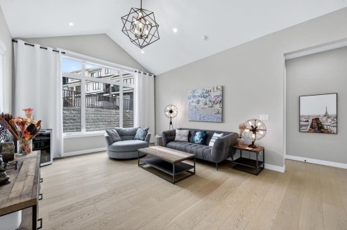46 Crestridge Bay Sw, Calgary, AB - Indoor Photo Showing Living Room