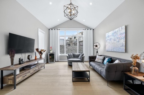 46 Crestridge Bay Sw, Calgary, AB - Indoor Photo Showing Living Room