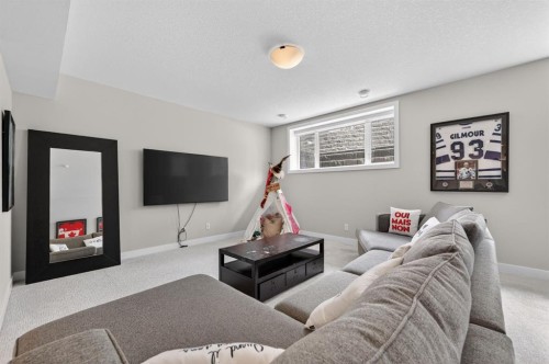 46 Crestridge Bay Sw, Calgary, AB - Indoor Photo Showing Other Room