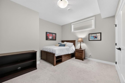 46 Crestridge Bay Sw, Calgary, AB - Indoor Photo Showing Bedroom