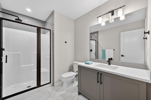 46 Crestridge Bay Sw, Calgary, AB - Indoor Photo Showing Bathroom