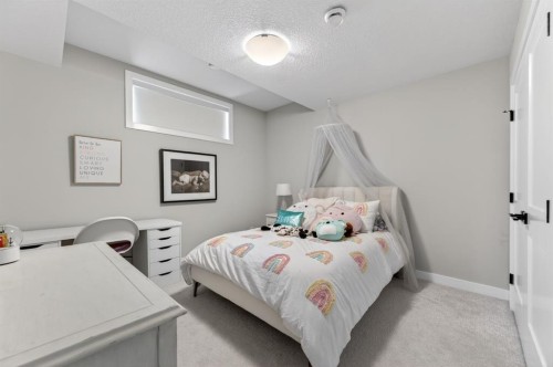 46 Crestridge Bay Sw, Calgary, AB - Indoor Photo Showing Bedroom