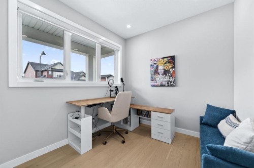 46 Crestridge Bay Sw, Calgary, AB - Indoor Photo Showing Other Room