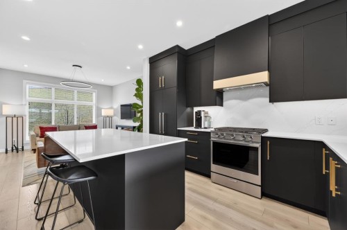 3088 85 Street Sw, Calgary, AB 