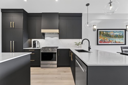 3088 85 Street Sw, Calgary, AB 