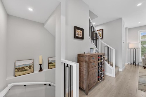 3088 85 Street Sw, Calgary, AB 