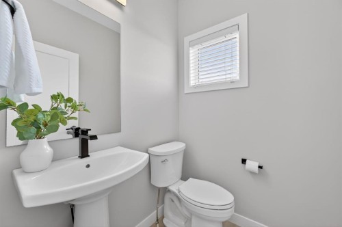 3088 85 Street Sw, Calgary, AB 