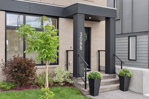 3088 85 Street Sw, Calgary, AB 