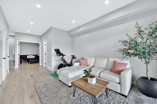 3088 85 Street Sw, Calgary, AB 