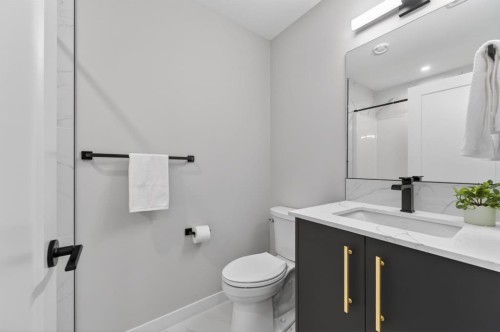 3088 85 Street Sw, Calgary, AB 