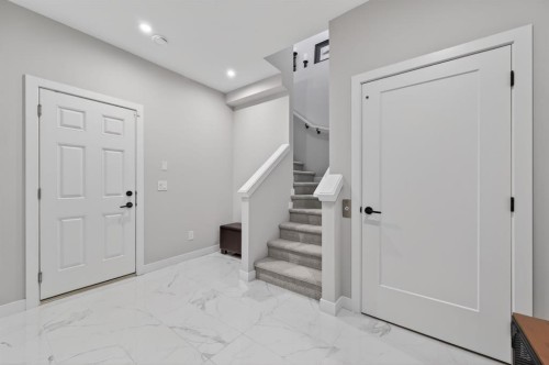 3088 85 Street Sw, Calgary, AB 